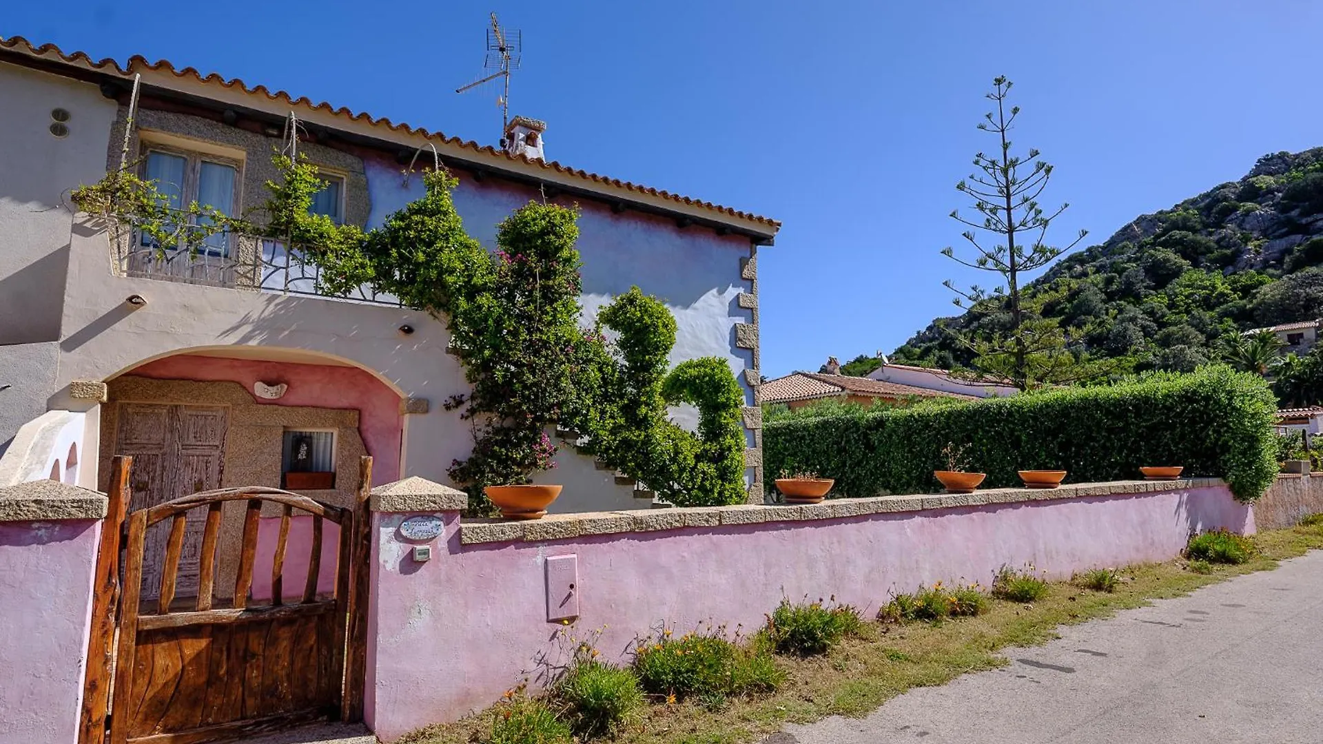 Sardinia Family Villas Villa Lucrezia Baja Sardinia